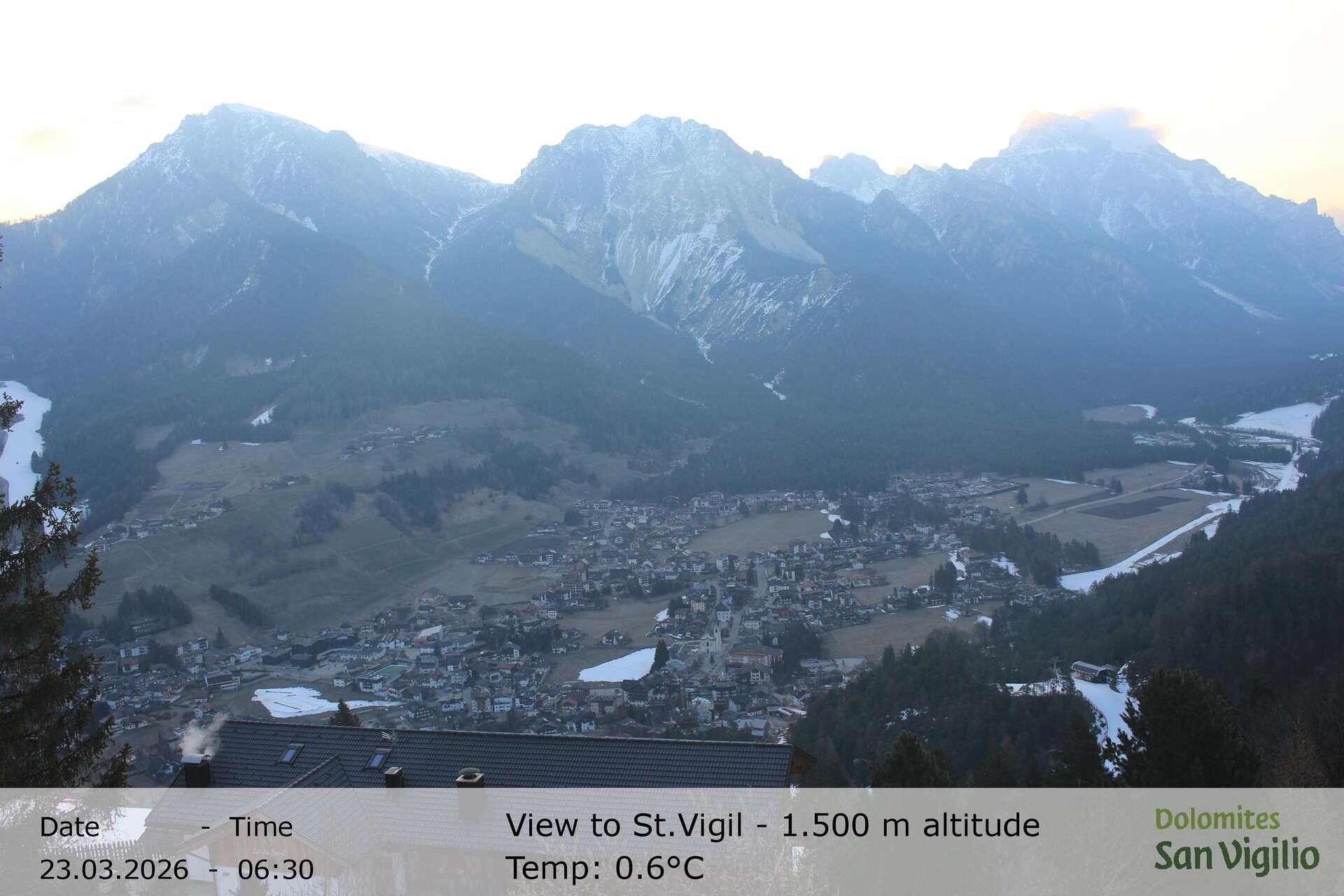 Archiv Foto Webcam Sicht auf St. Vigil in Enneberg im Südtiroler Pustertal (1.500 m)
