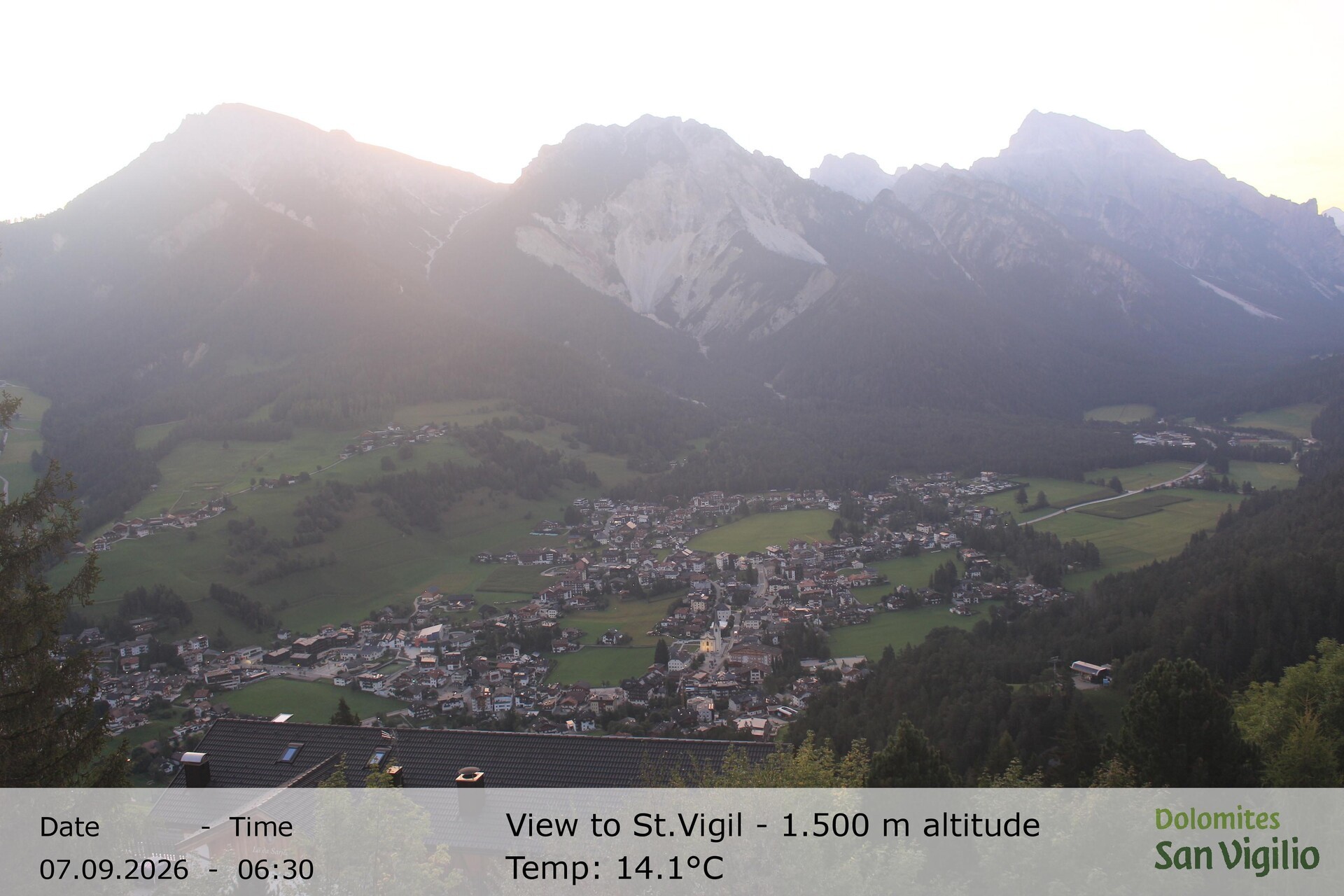 Archiv Foto Webcam Sicht auf St. Vigil in Enneberg im Südtiroler Pustertal (1.500 m)