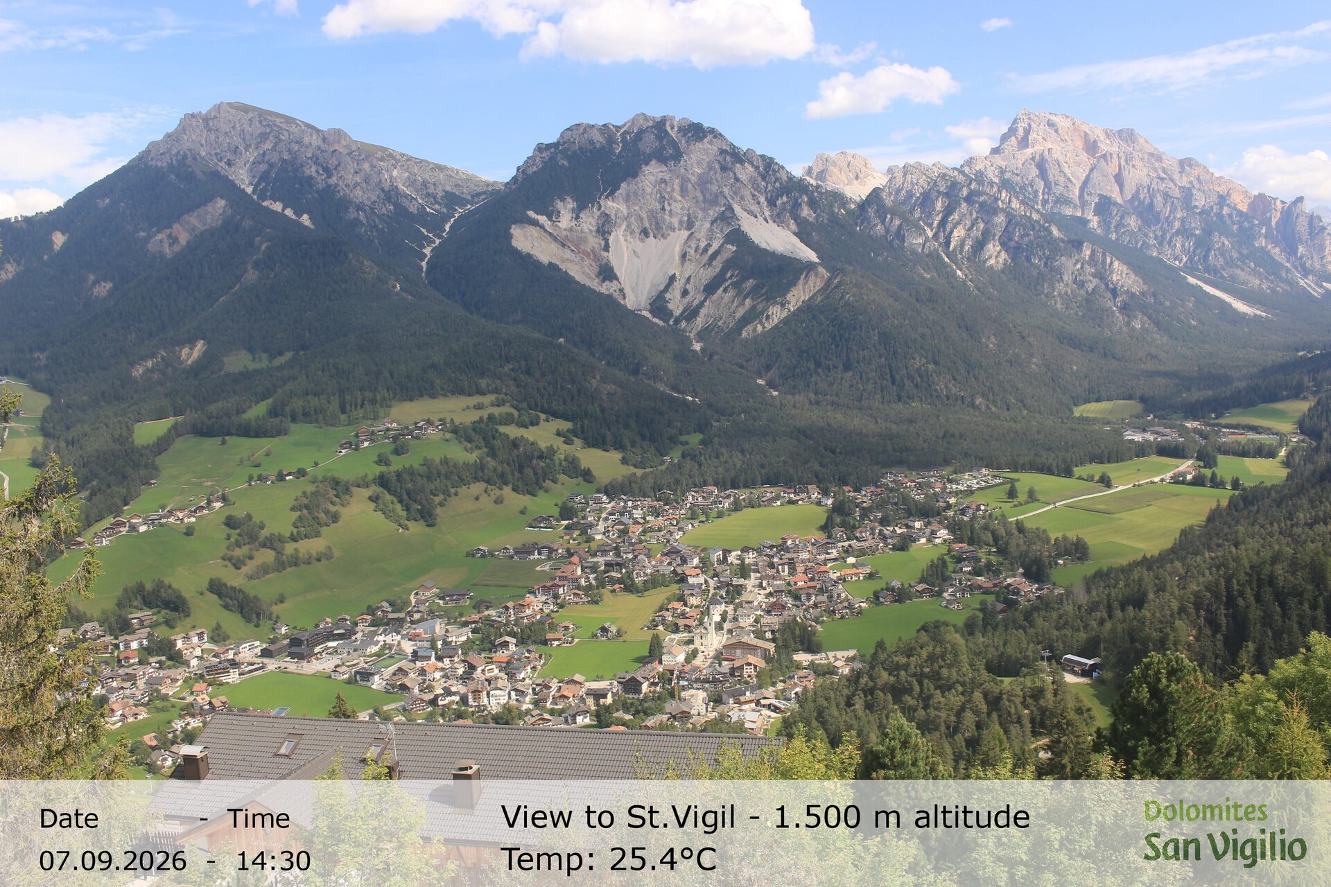 Archiv Foto Webcam Sicht auf St. Vigil in Enneberg im Südtiroler Pustertal (1.500 m)