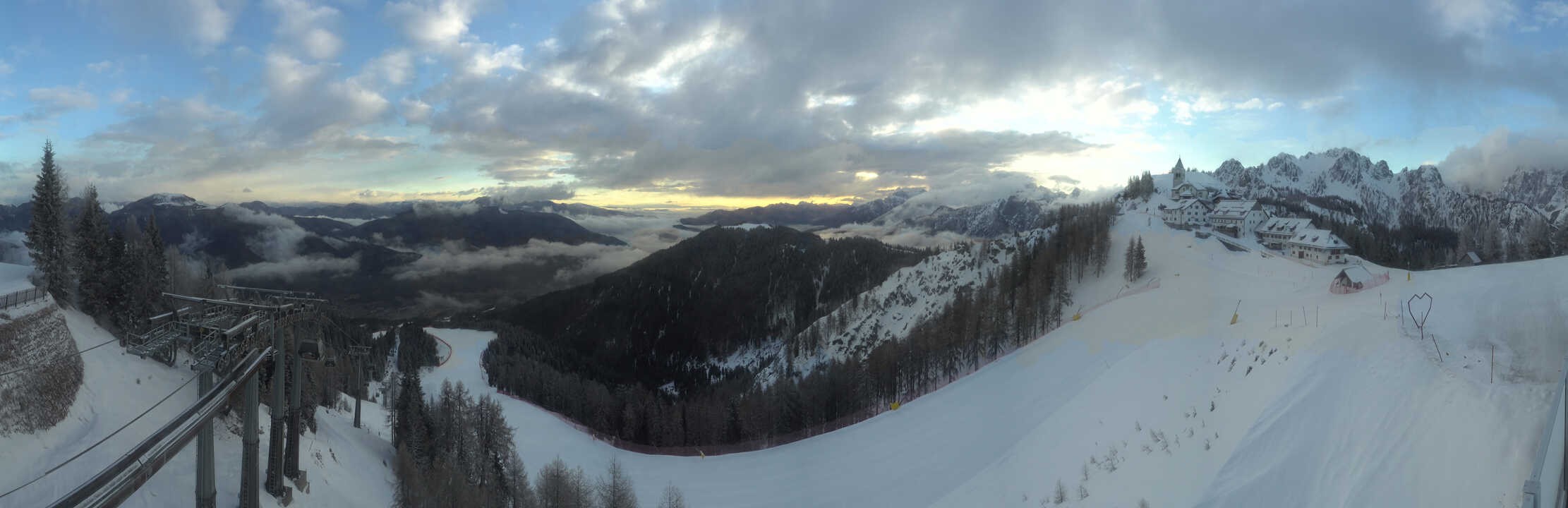 Archiv Foto Webcam Tarvisio - Bergstation Monte Lussari