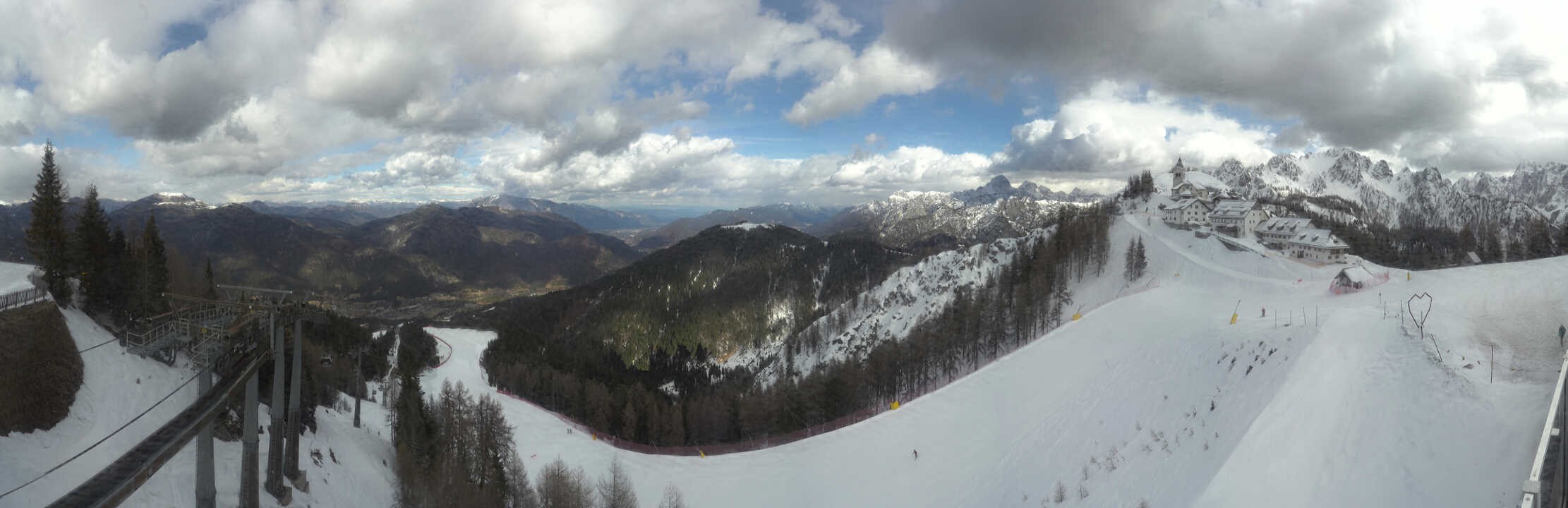 Archiv Foto Webcam Tarvisio - Bergstation Monte Lussari