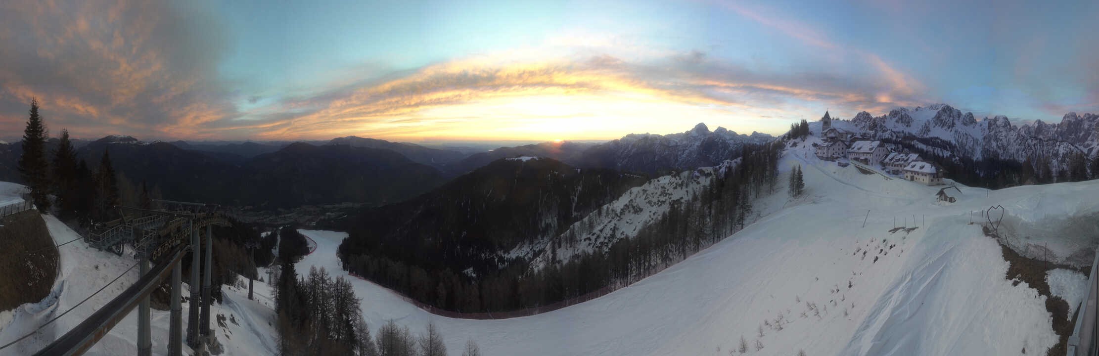 Archiv Foto Webcam Tarvisio - Bergstation Monte Lussari