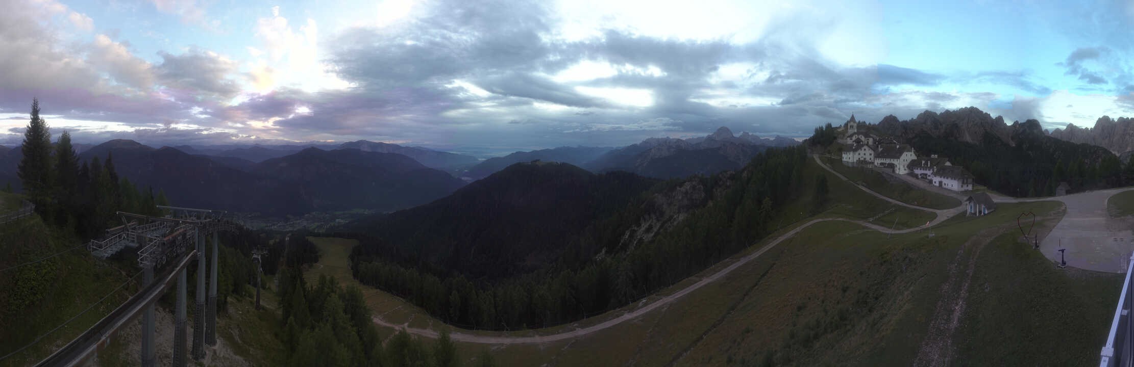Archiv Foto Webcam Tarvisio - Bergstation Monte Lussari