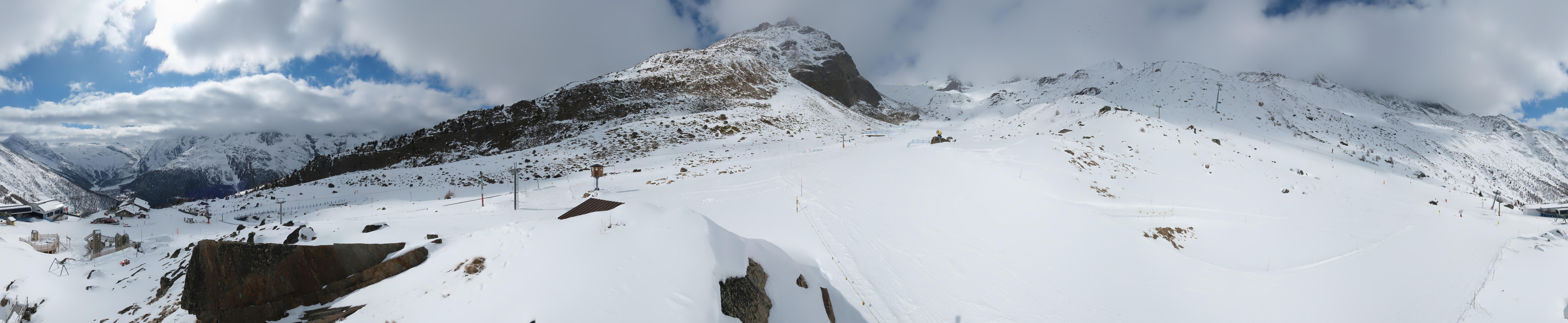 Archived image Webcam Mid-Station Kreuzboden Gondola Saas-Grund Hohsaas