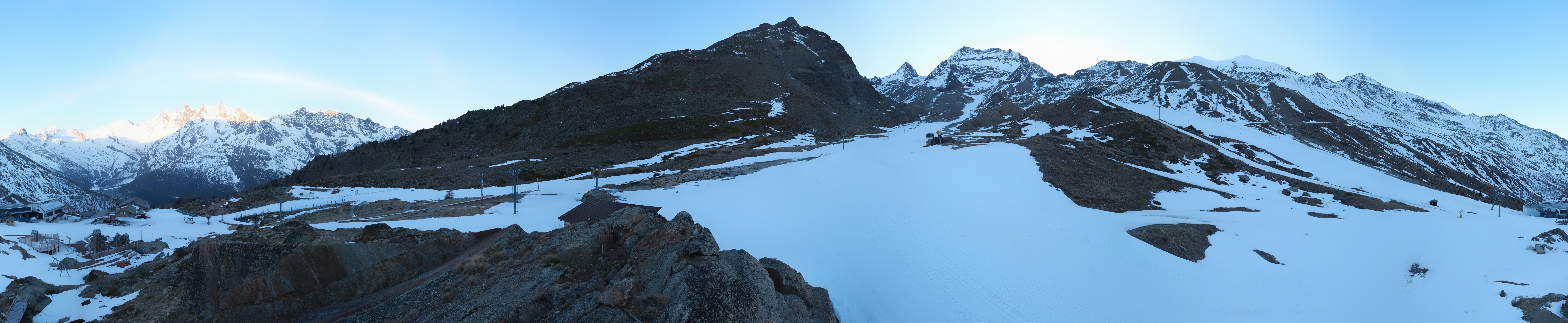 Archived image Webcam Mid-Station Kreuzboden Gondola Saas-Grund Hohsaas