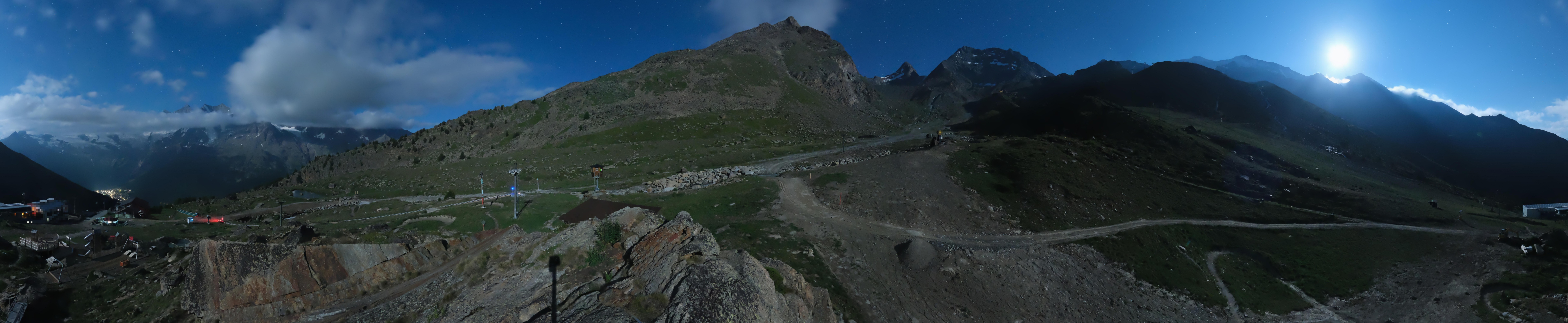 Archived image Webcam Mid-Station Kreuzboden Gondola Saas-Grund Hohsaas