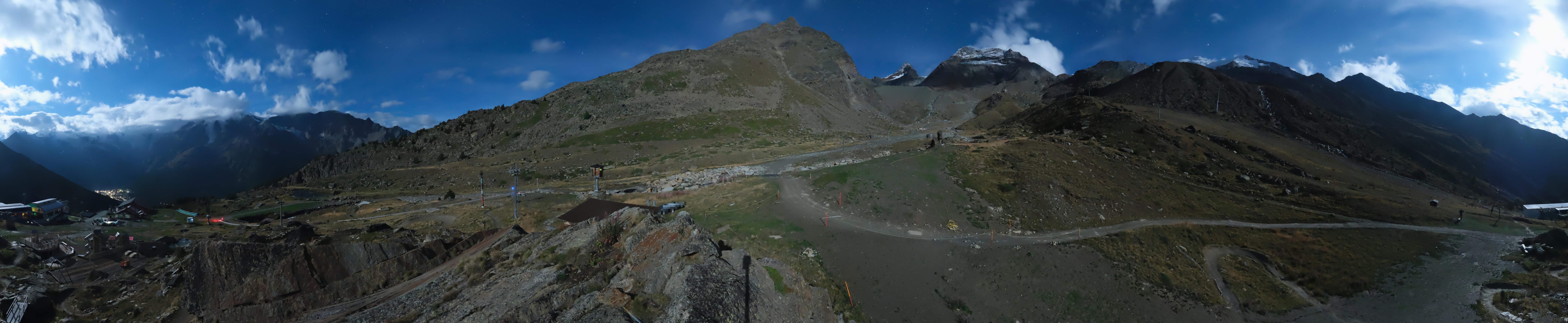 Archived image Webcam Mid-Station Kreuzboden Gondola Saas-Grund Hohsaas