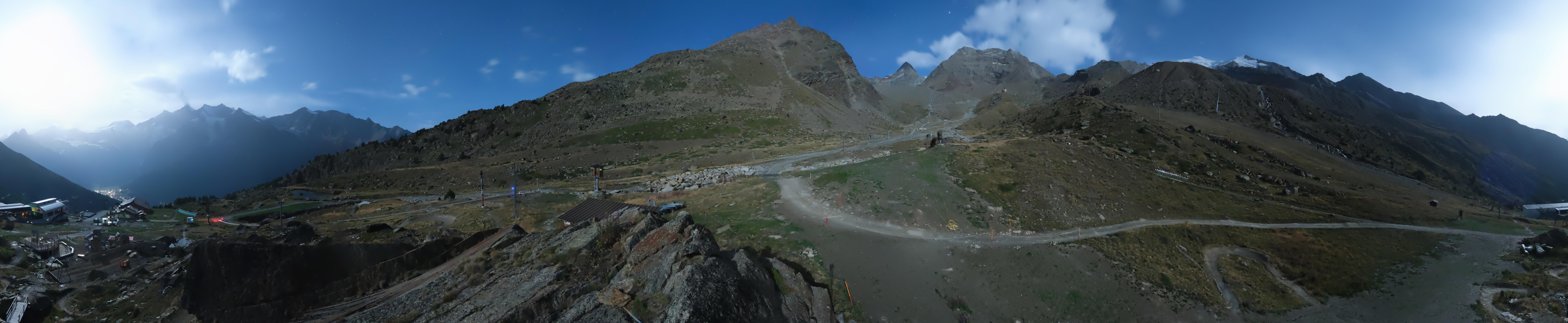 Archived image Webcam Mid-Station Kreuzboden Gondola Saas-Grund Hohsaas