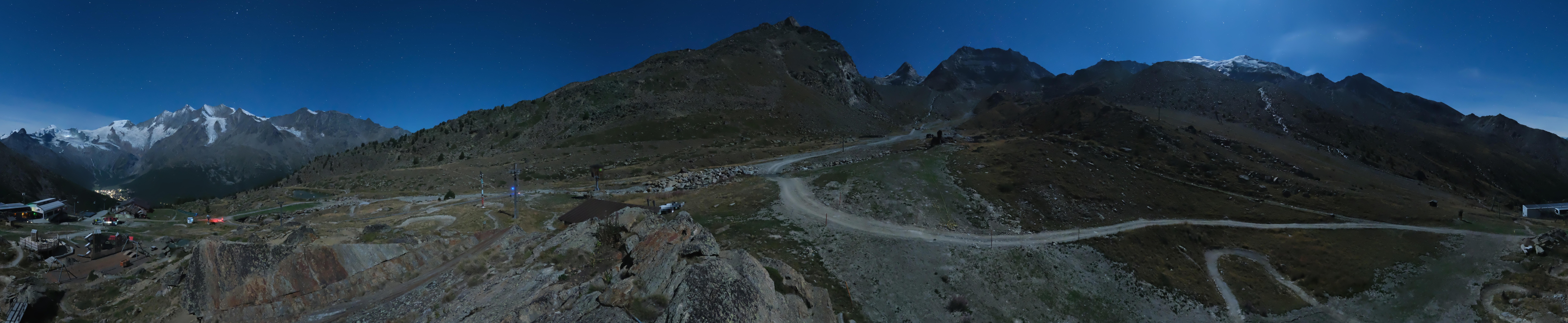 Archived image Webcam Mid-Station Kreuzboden Gondola Saas-Grund Hohsaas
