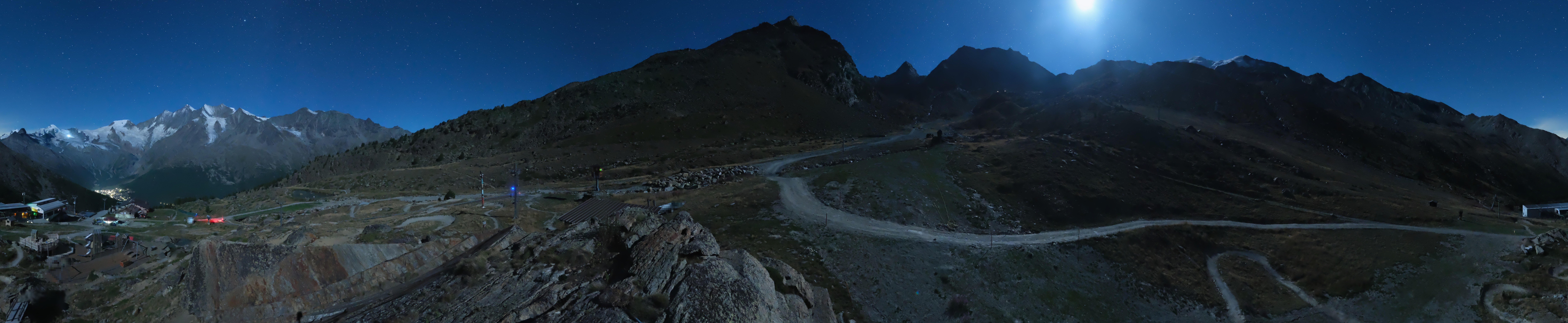 Archived image Webcam Mid-Station Kreuzboden Gondola Saas-Grund Hohsaas