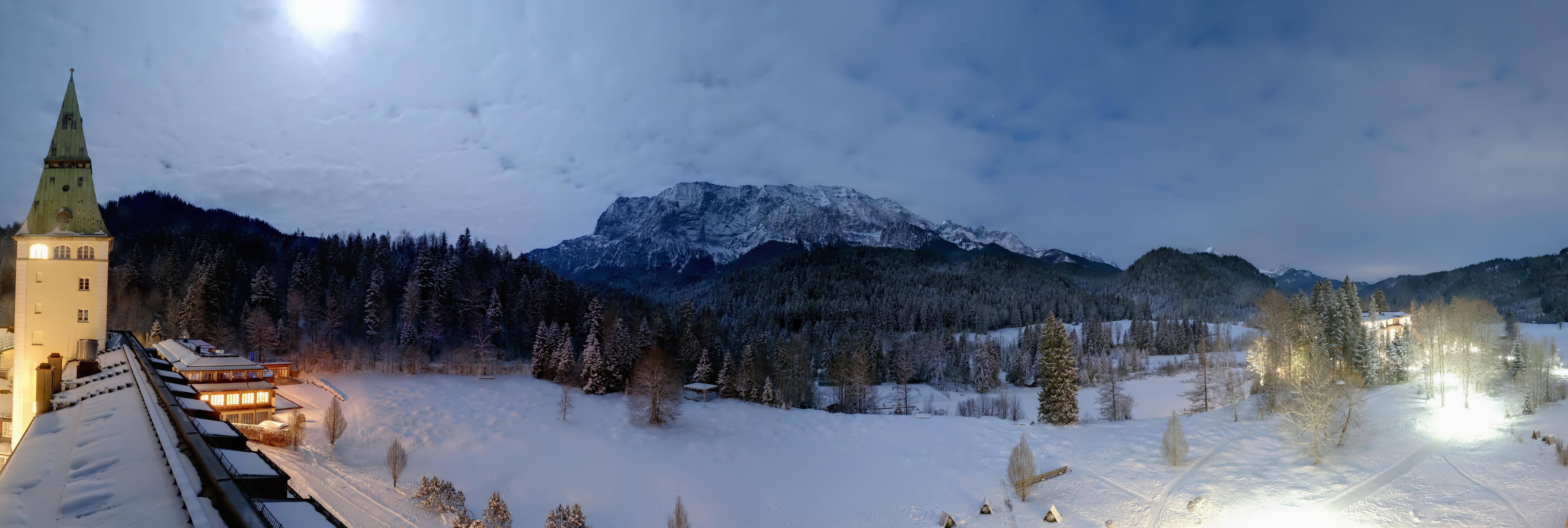 Archiv Foto Webcam Garmisch-Partenkirchen: Schloss Elmau