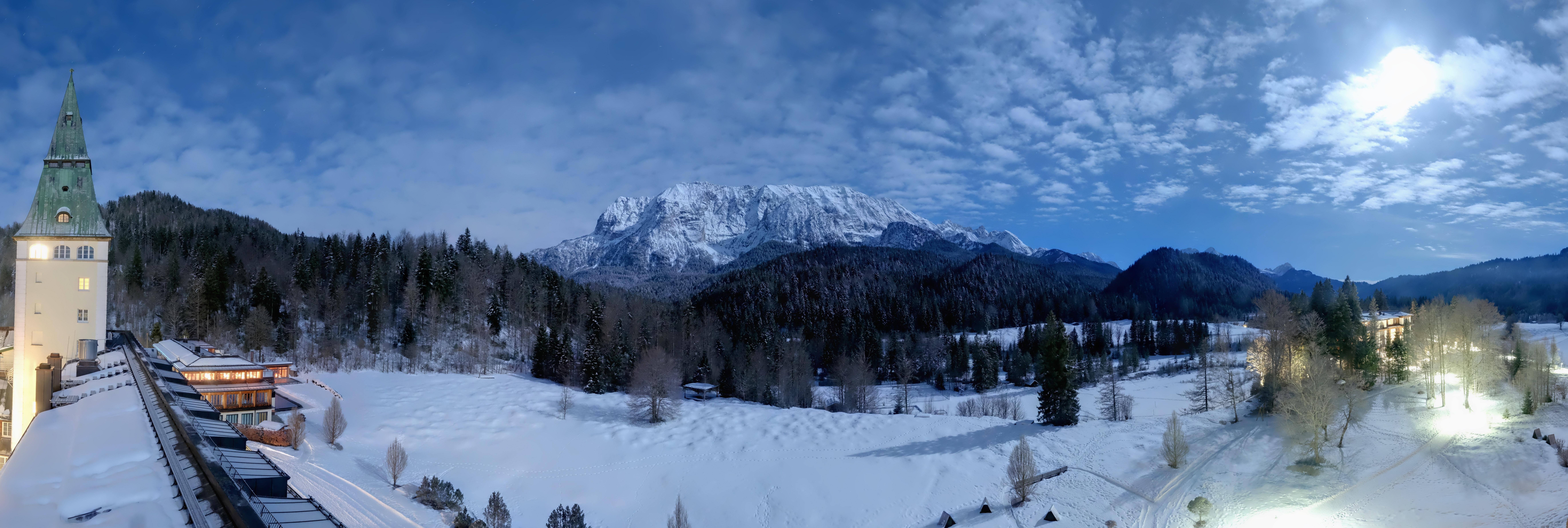 Archiv Foto Webcam Garmisch-Partenkirchen: Schloss Elmau