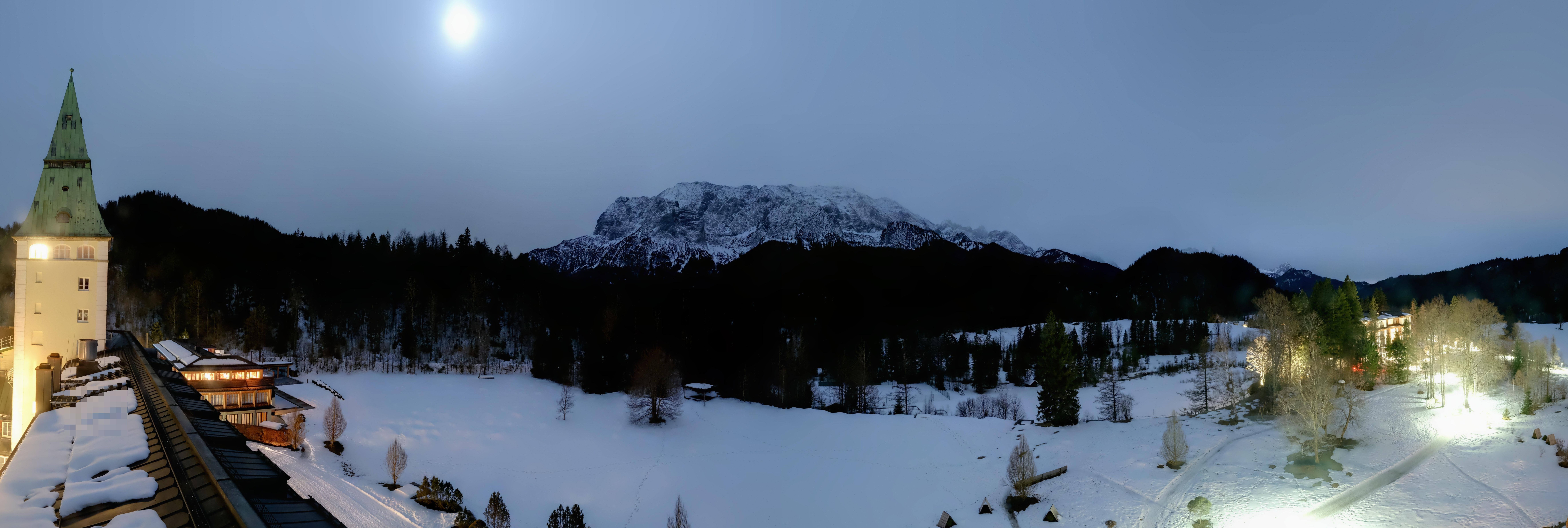 Archiv Foto Webcam Garmisch-Partenkirchen: Schloss Elmau