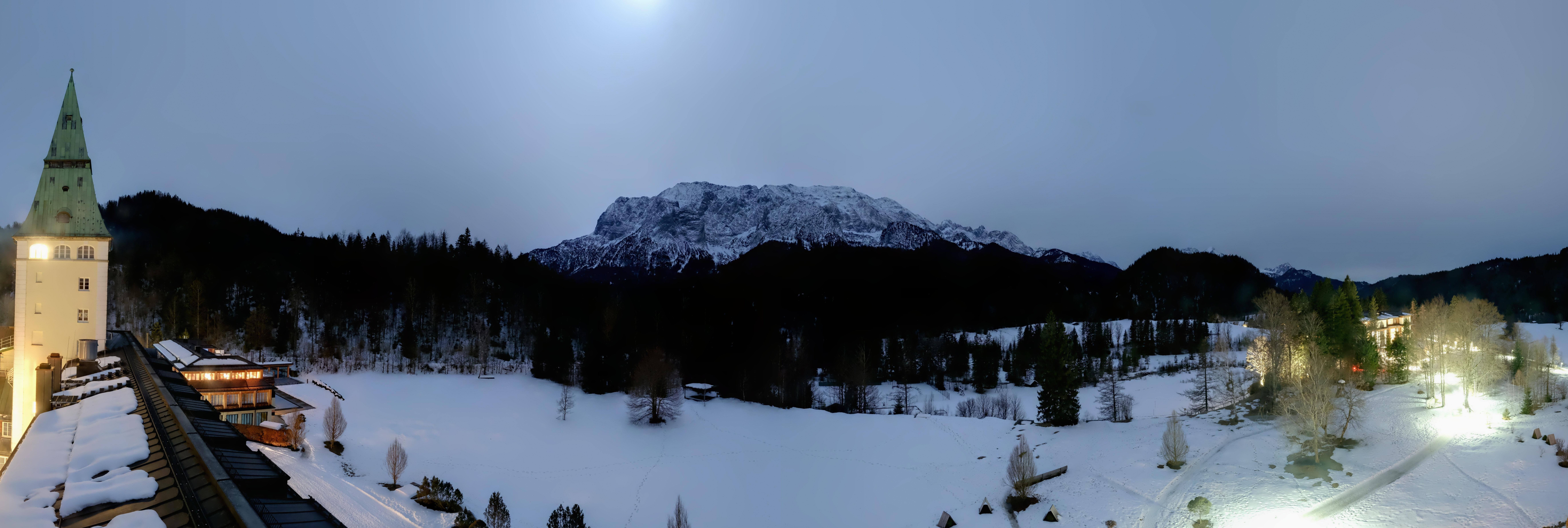 Archiv Foto Webcam Garmisch-Partenkirchen: Schloss Elmau