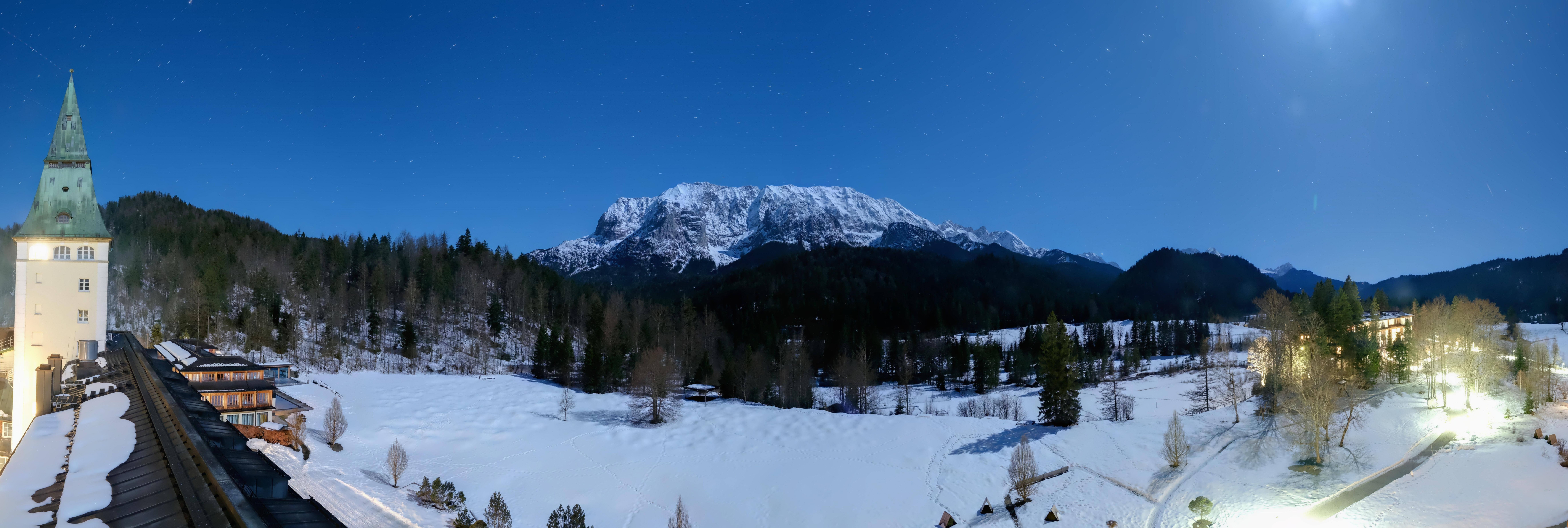 Archiv Foto Webcam Garmisch-Partenkirchen: Schloss Elmau