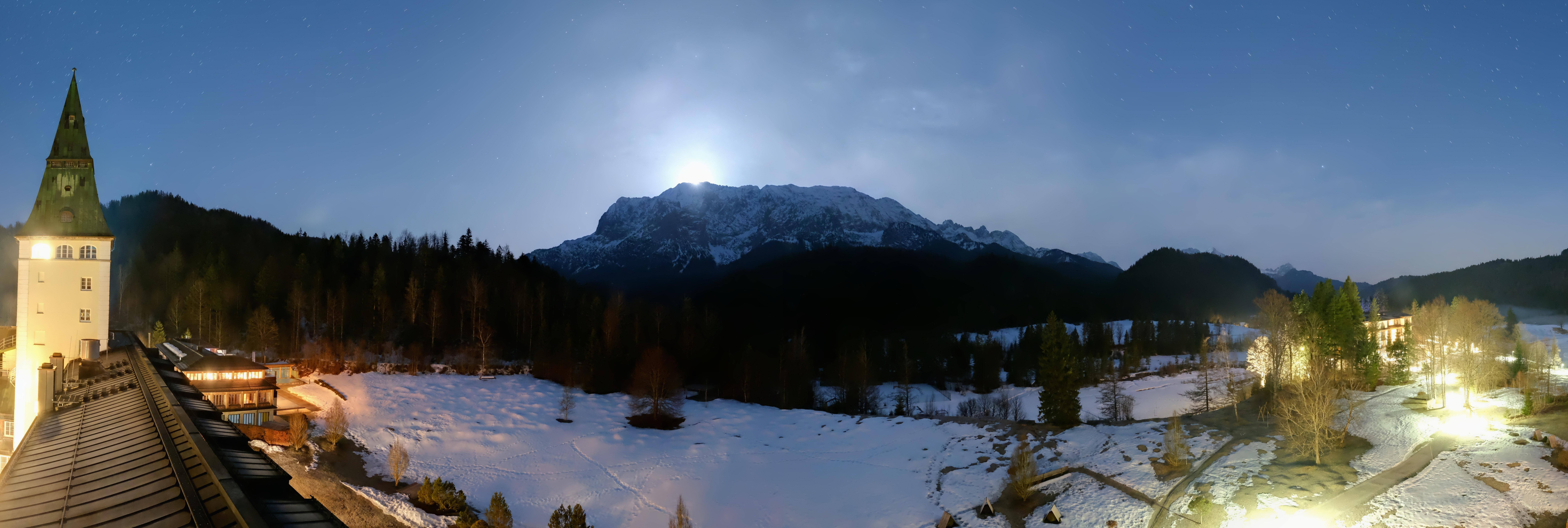 Archiv Foto Webcam Garmisch-Partenkirchen: Schloss Elmau