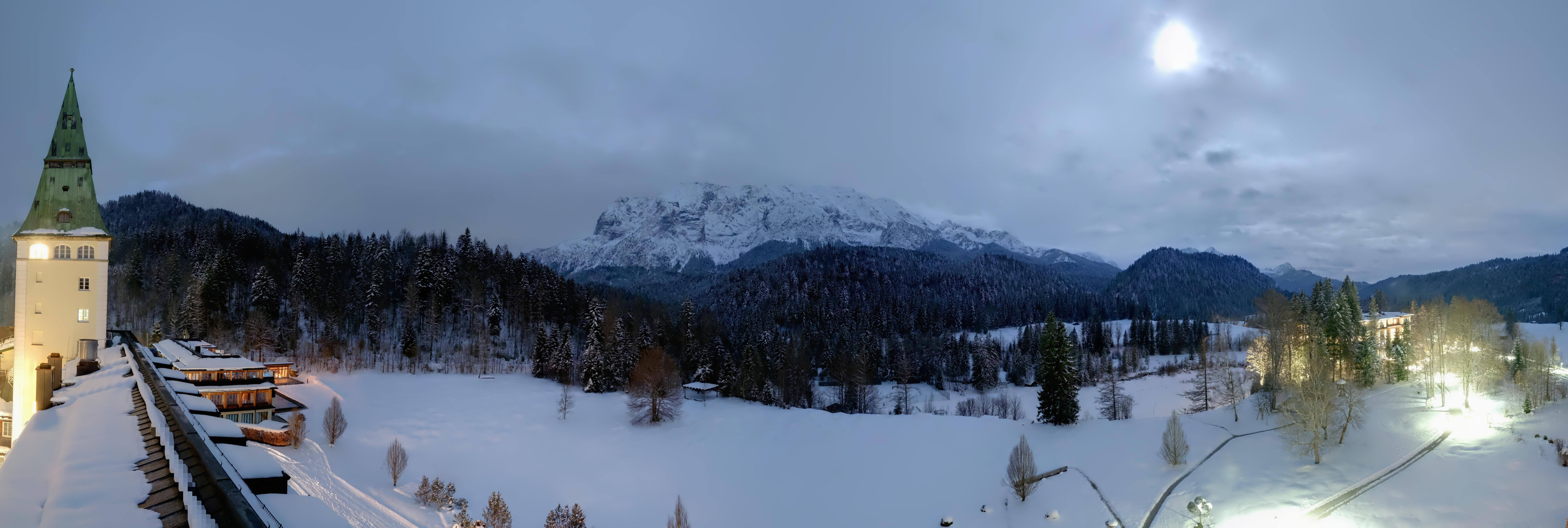 Archiv Foto Webcam Garmisch-Partenkirchen: Schloss Elmau