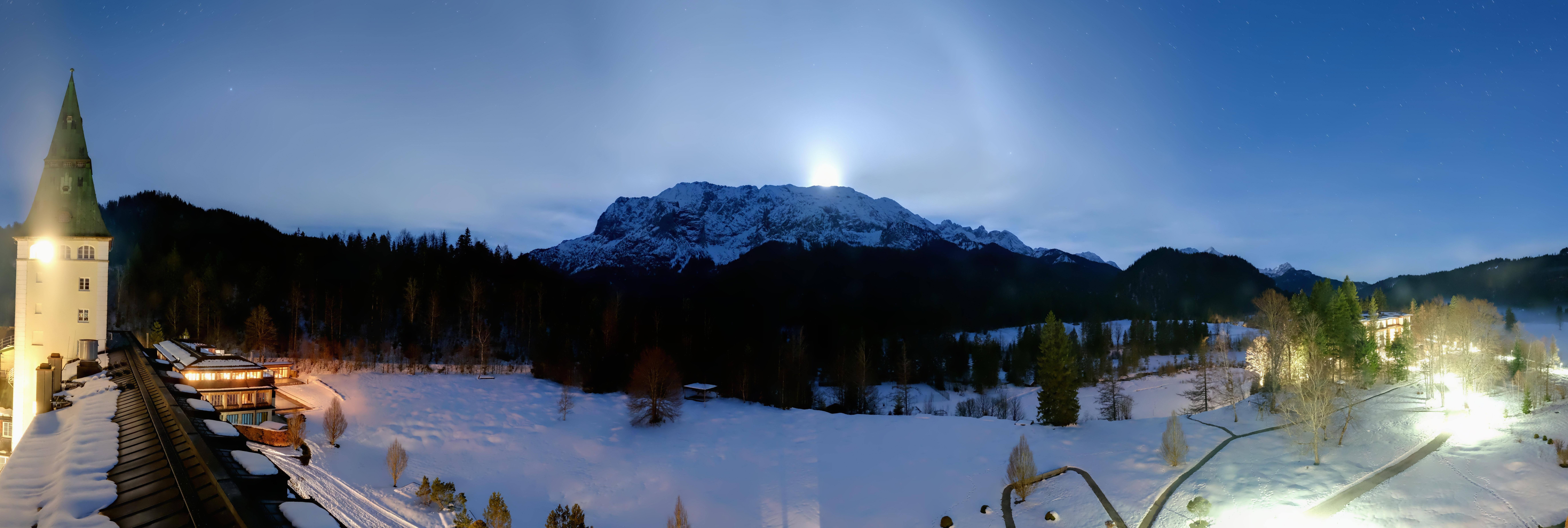 Archiv Foto Webcam Garmisch-Partenkirchen: Schloss Elmau
