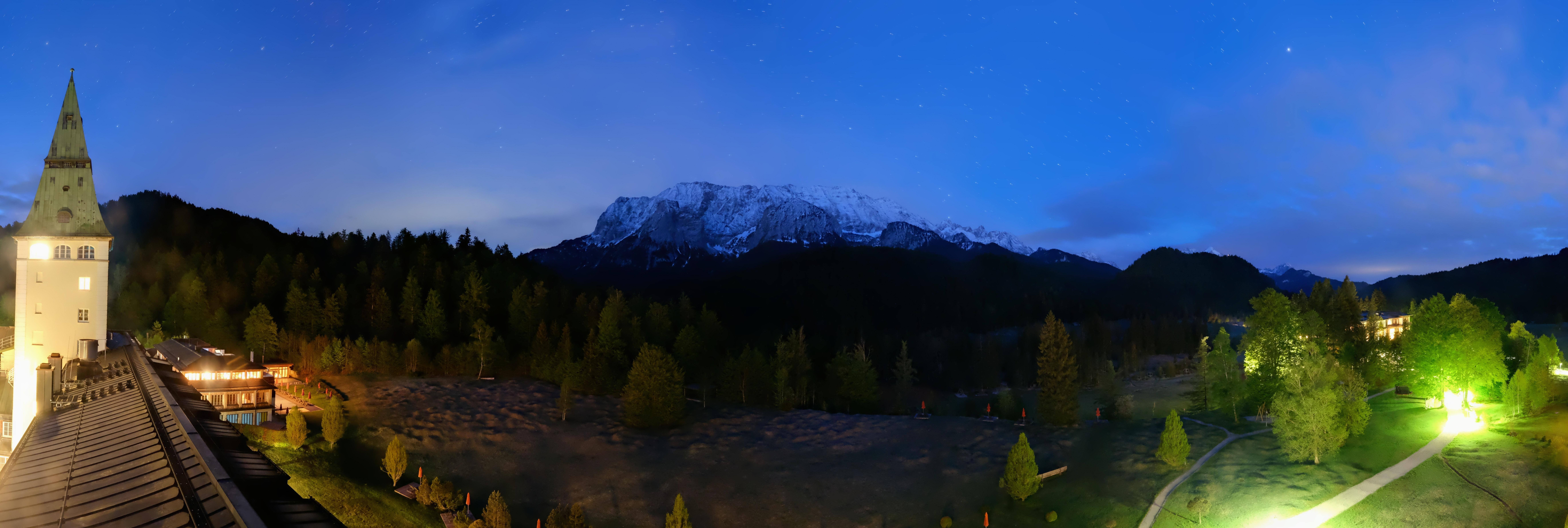 Archiv Foto Webcam Garmisch-Partenkirchen: Schloss Elmau