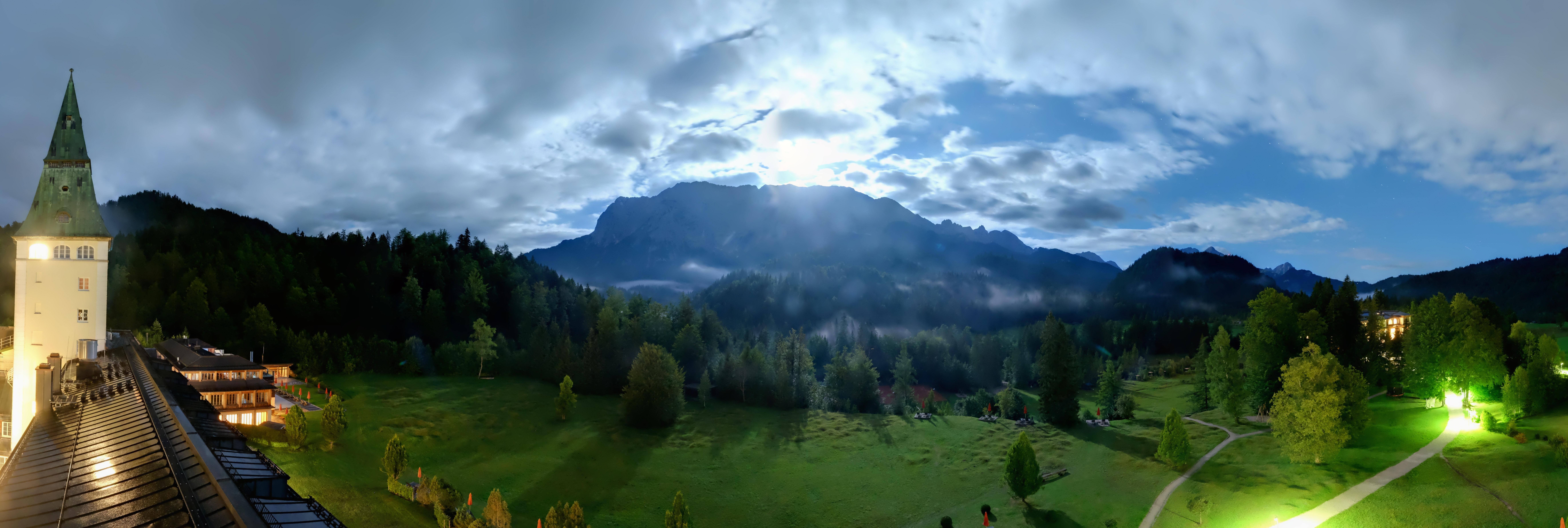 Archiv Foto Webcam Garmisch-Partenkirchen: Schloss Elmau
