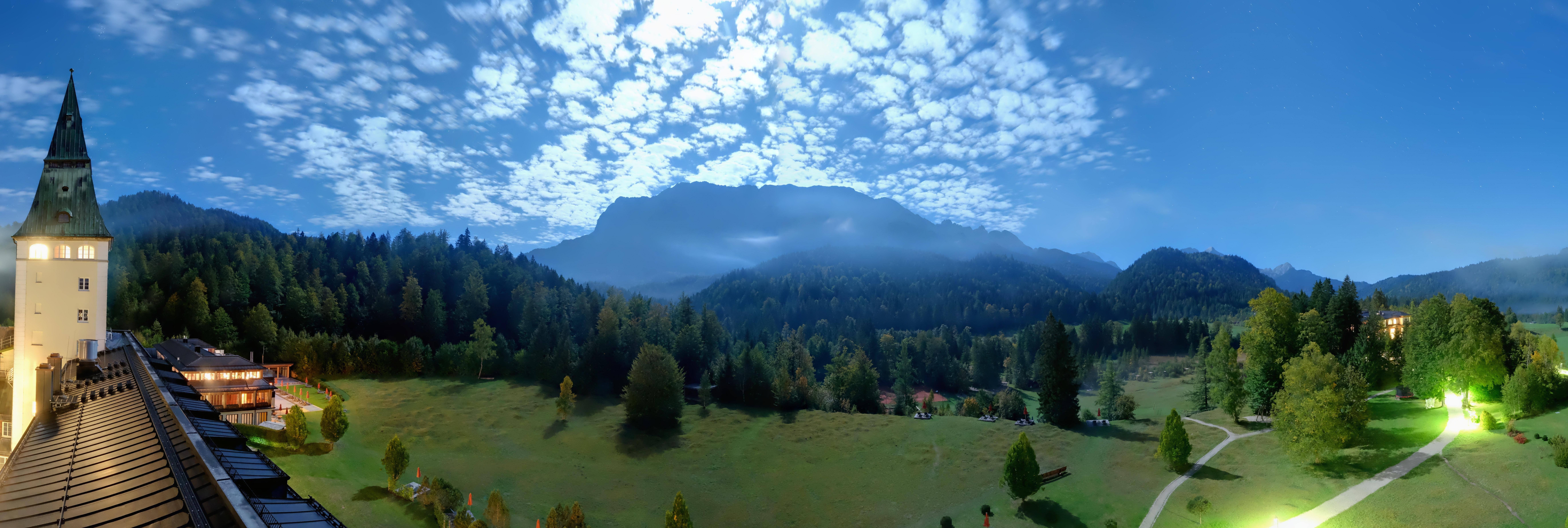 Archiv Foto Webcam Garmisch-Partenkirchen: Schloss Elmau