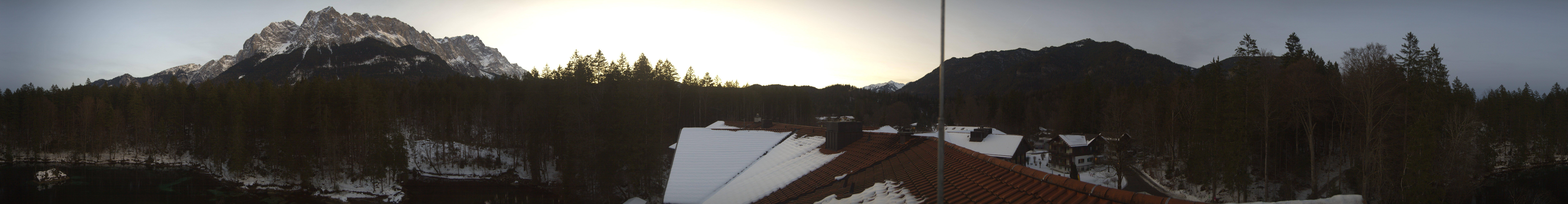 Archived image Webcam Zugspitze: Lake Badersee