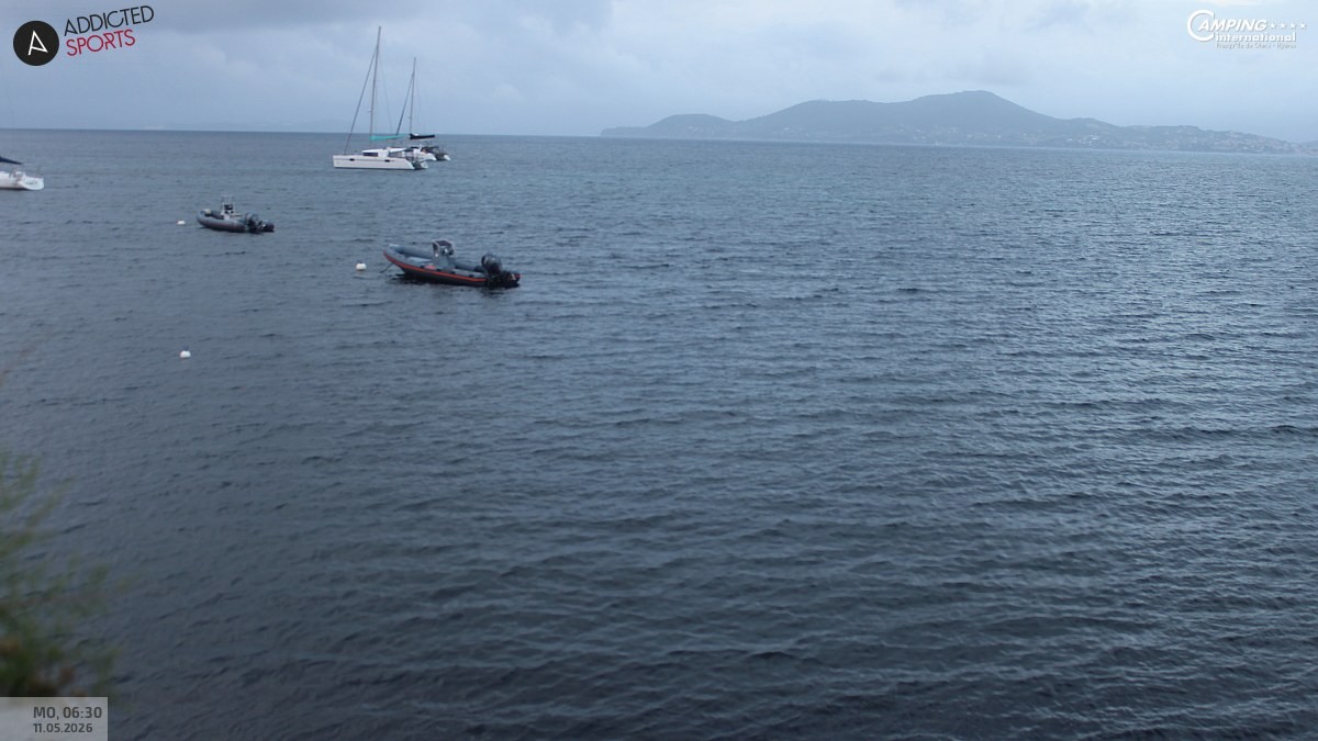 Archived image Webcam Hyeres Almanarre - Sea