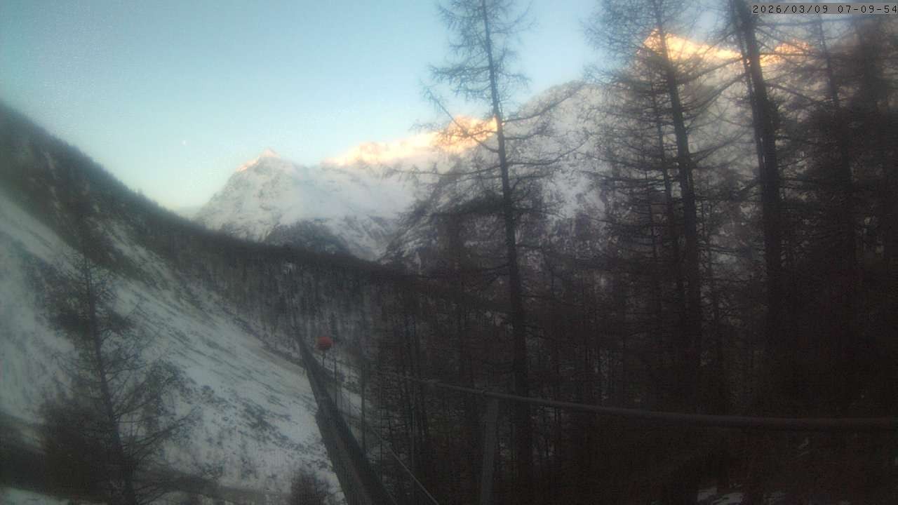 Archiv Foto Webcam Grächen: Charles Kuonen Hängebrücke