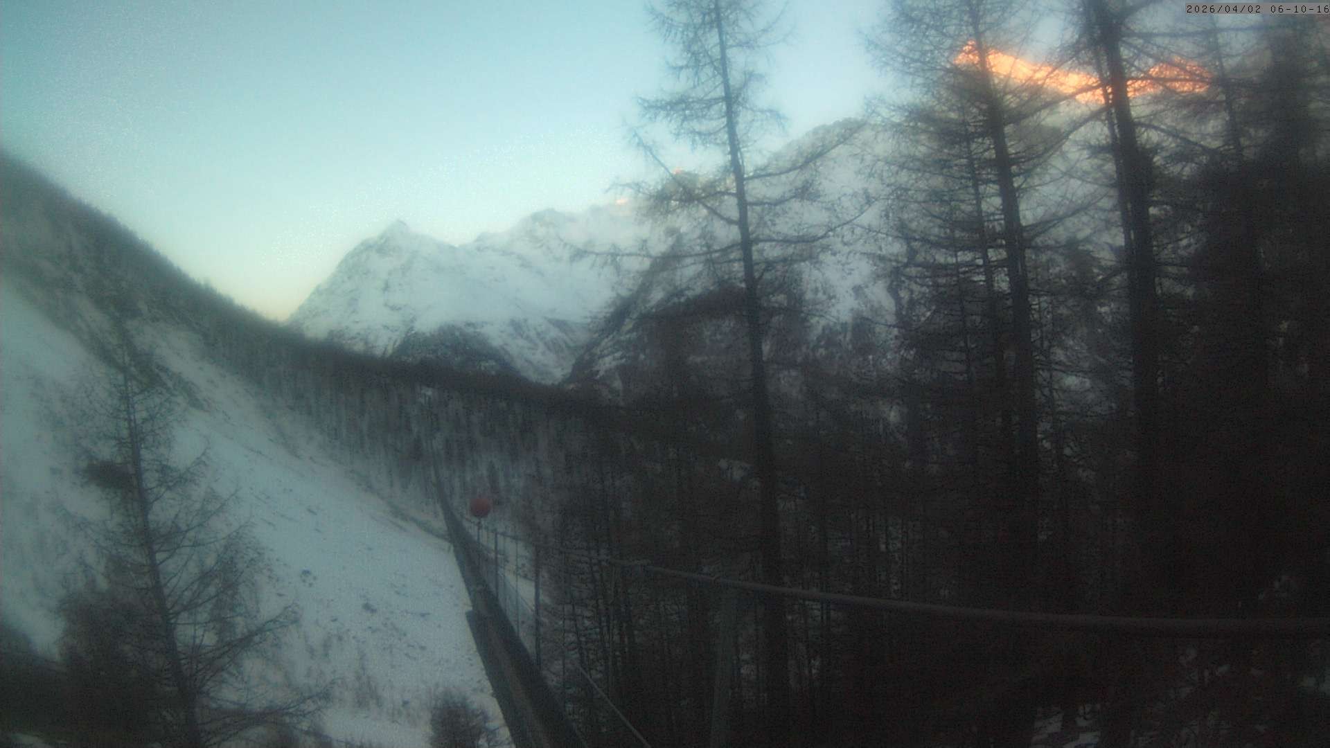 Archiv Foto Webcam Grächen: Charles Kuonen Hängebrücke