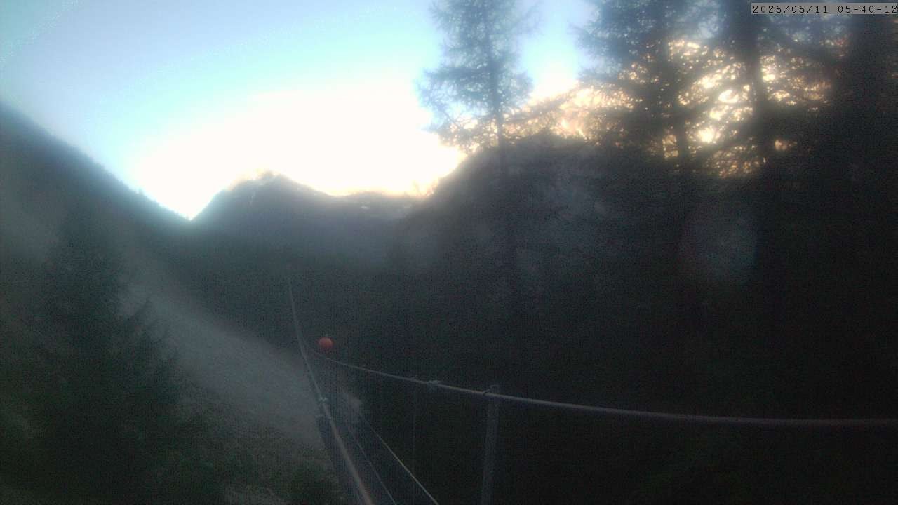 Archiv Foto Webcam Grächen: Charles Kuonen Hängebrücke