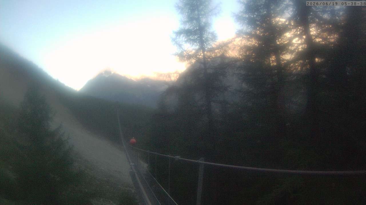Archiv Foto Webcam Grächen: Charles Kuonen Hängebrücke