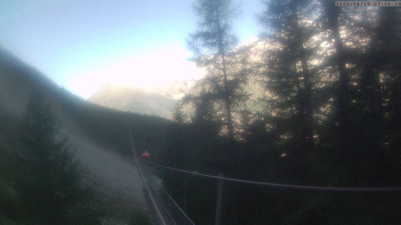 Archiv Foto Webcam Grächen: Charles Kuonen Hängebrücke