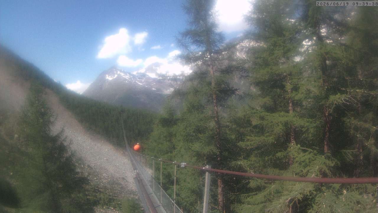 Archiv Foto Webcam Grächen: Charles Kuonen Hängebrücke