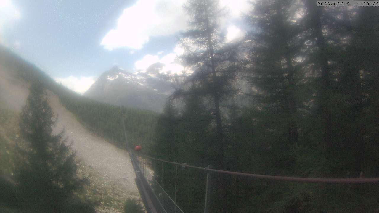 Archiv Foto Webcam Grächen: Charles Kuonen Hängebrücke