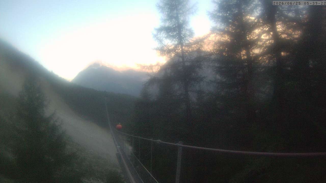 Archiv Foto Webcam Grächen: Charles Kuonen Hängebrücke
