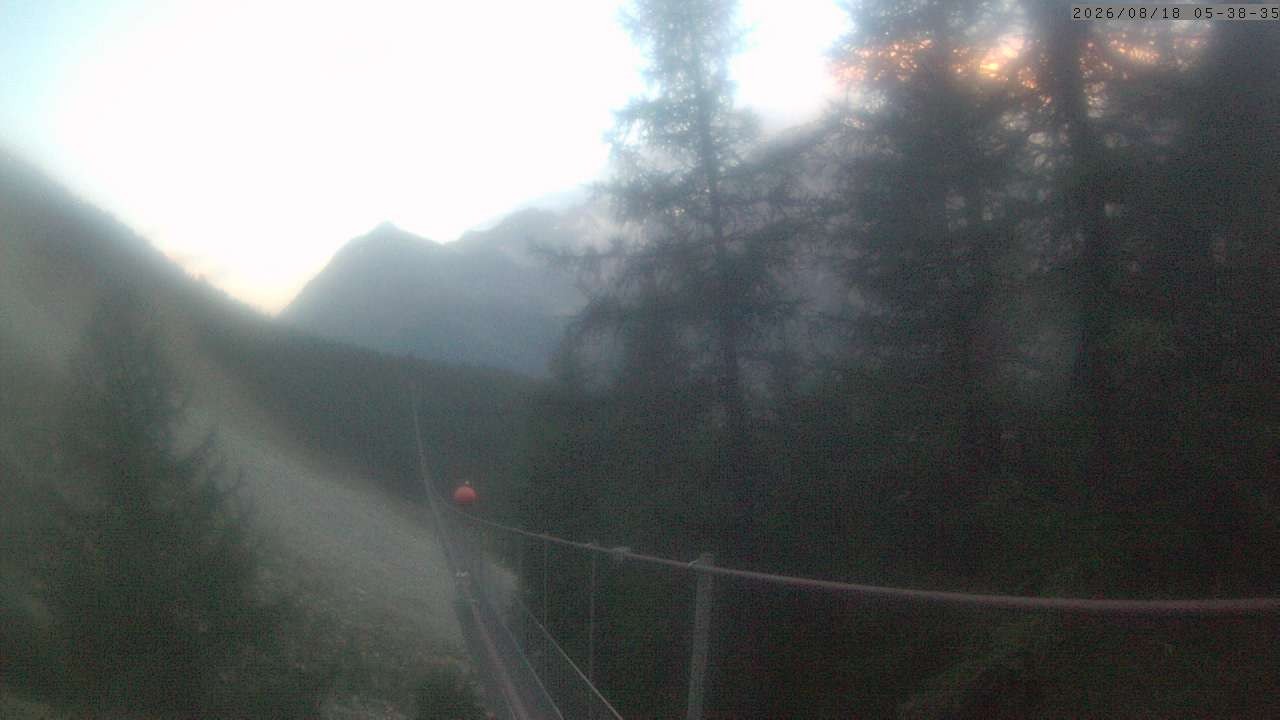 Archiv Foto Webcam Grächen: Charles Kuonen Hängebrücke