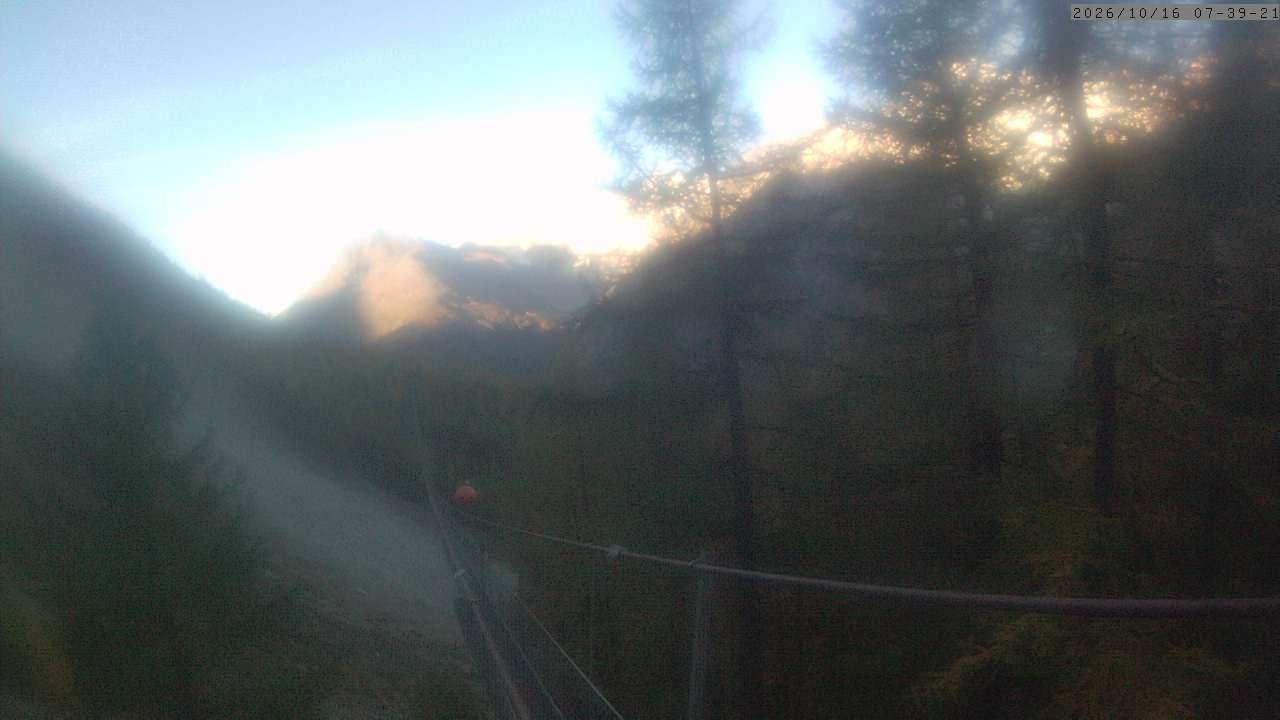 Archiv Foto Webcam Grächen: Charles Kuonen Hängebrücke