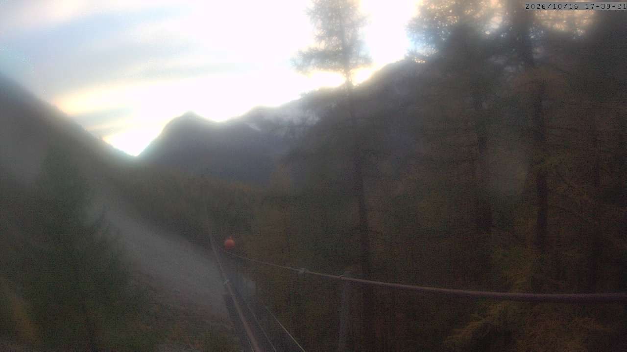 Archiv Foto Webcam Grächen: Charles Kuonen Hängebrücke