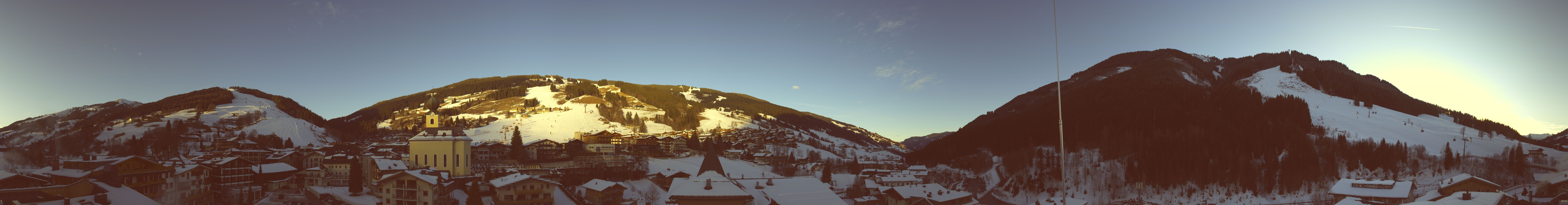 Archiv Foto Webcam Blick über Saalbach vom Alpinresort