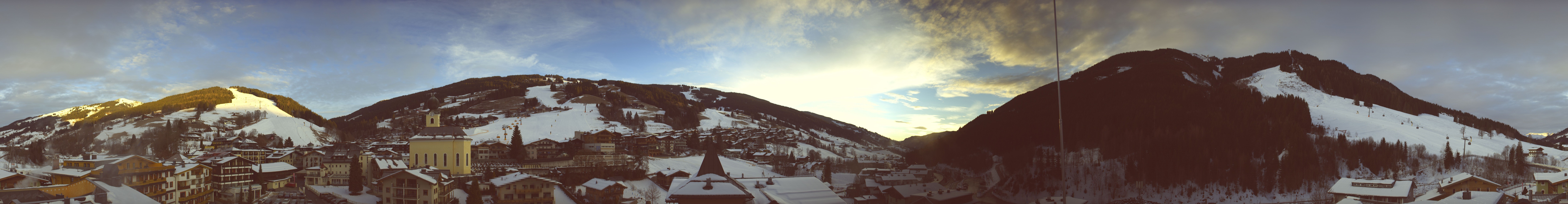 Archiv Foto Webcam Blick über Saalbach vom Alpinresort
