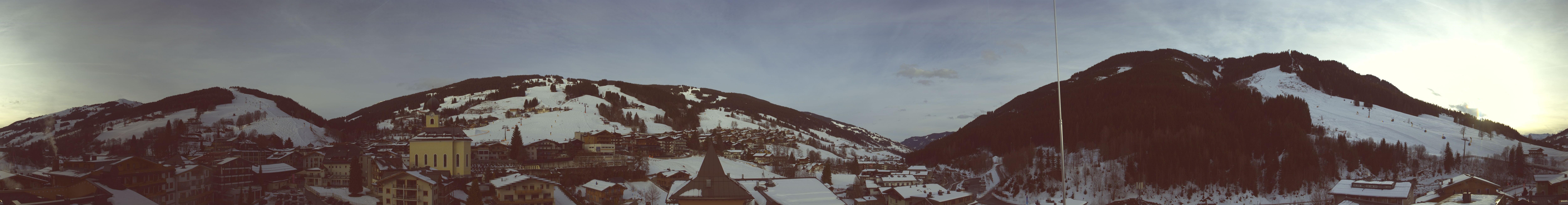 Archiv Foto Webcam Blick über Saalbach vom Alpinresort