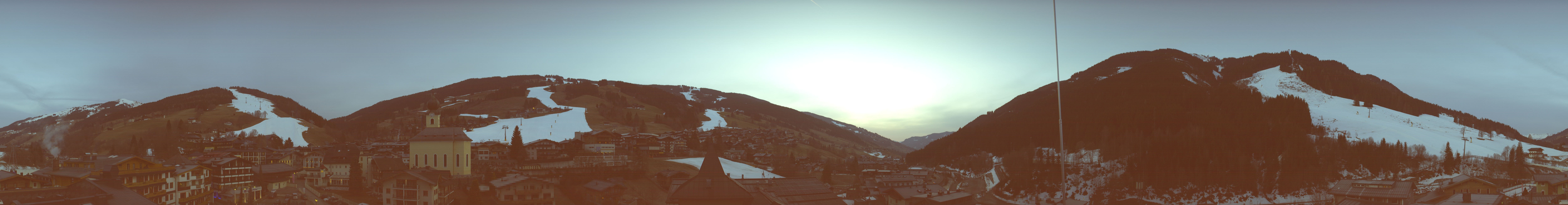 Archiv Foto Webcam Blick über Saalbach vom Alpinresort