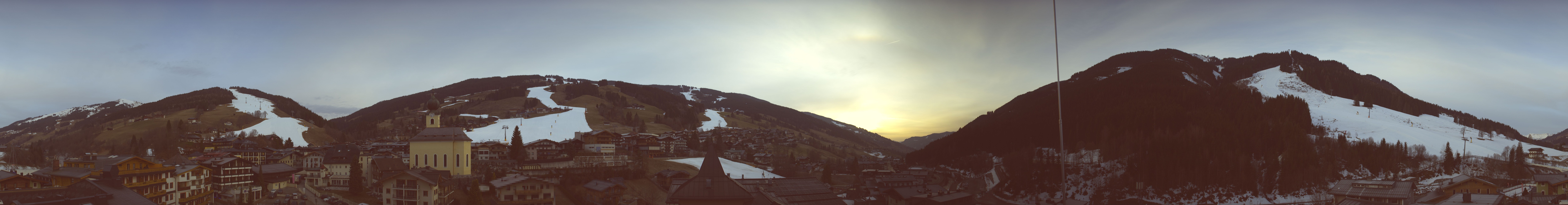 Archiv Foto Webcam Blick über Saalbach vom Alpinresort