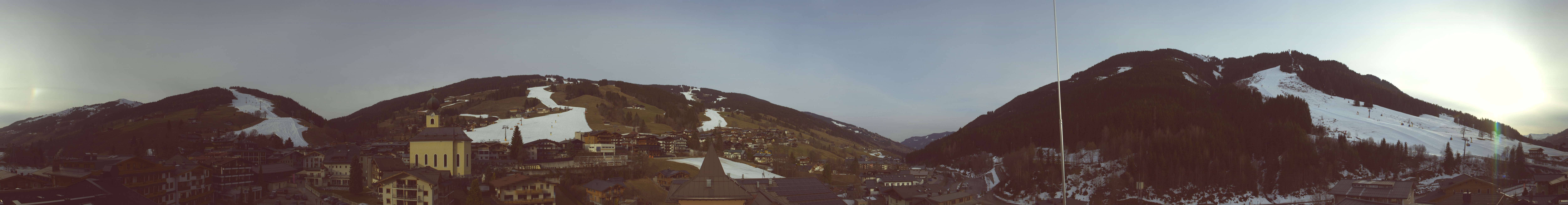 Archiv Foto Webcam Blick über Saalbach vom Alpinresort
