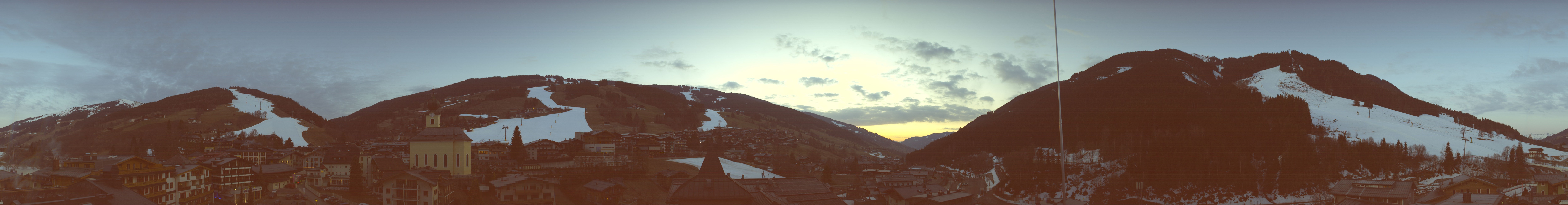 Archiv Foto Webcam Blick über Saalbach vom Alpinresort