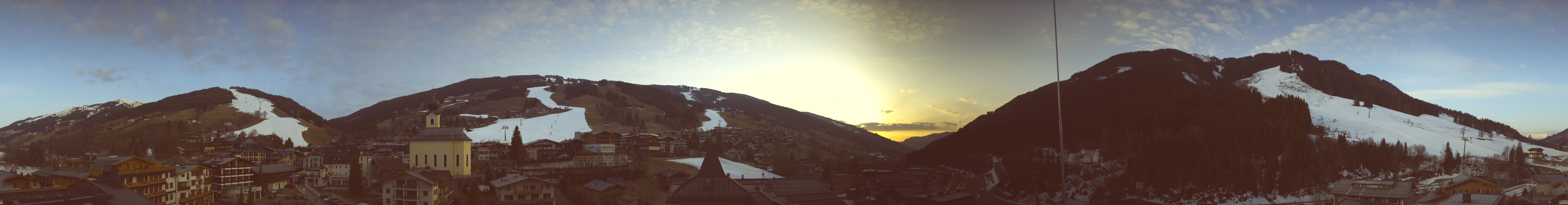 Archiv Foto Webcam Blick über Saalbach vom Alpinresort
