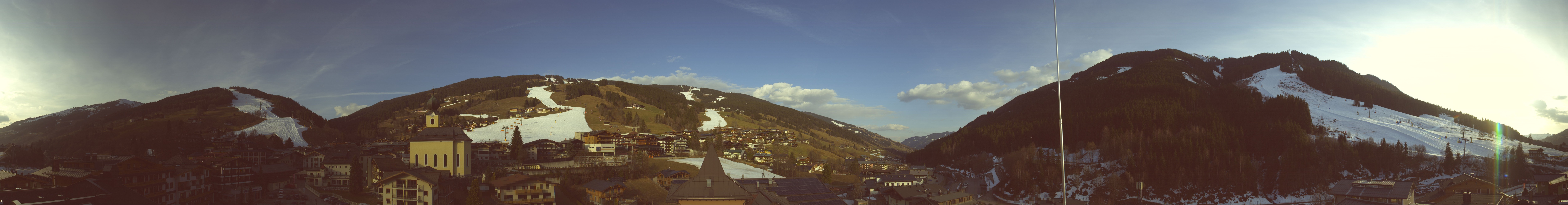 Archiv Foto Webcam Blick über Saalbach vom Alpinresort