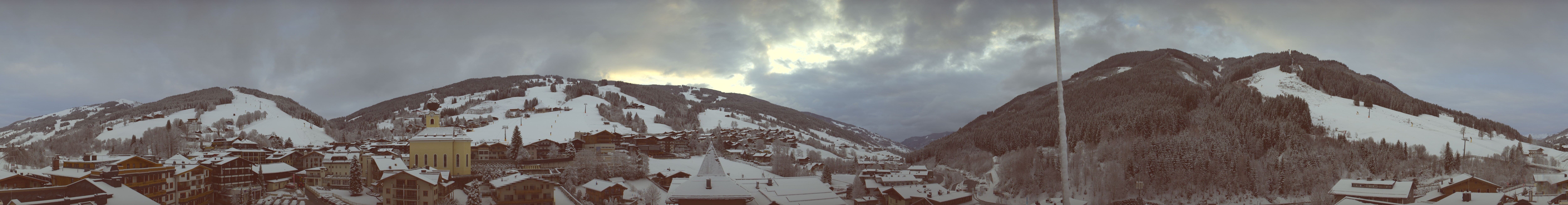 Archiv Foto Webcam Blick über Saalbach vom Alpinresort