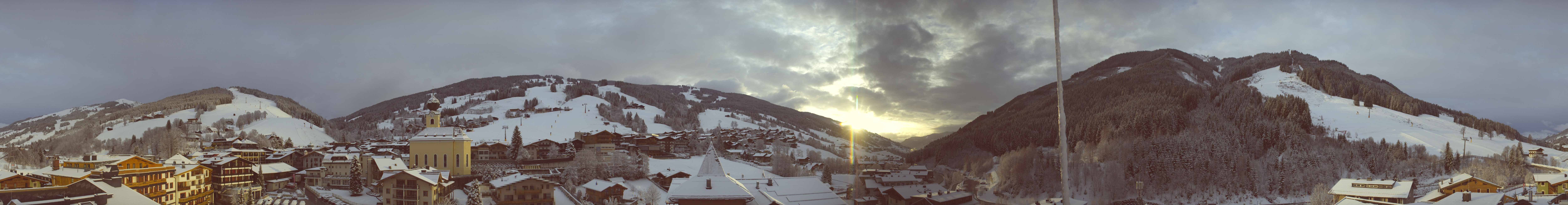 Archiv Foto Webcam Blick über Saalbach vom Alpinresort