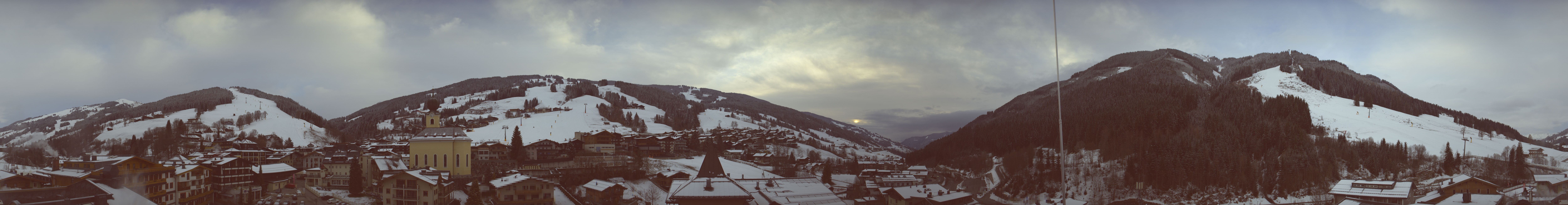 Archiv Foto Webcam Blick über Saalbach vom Alpinresort